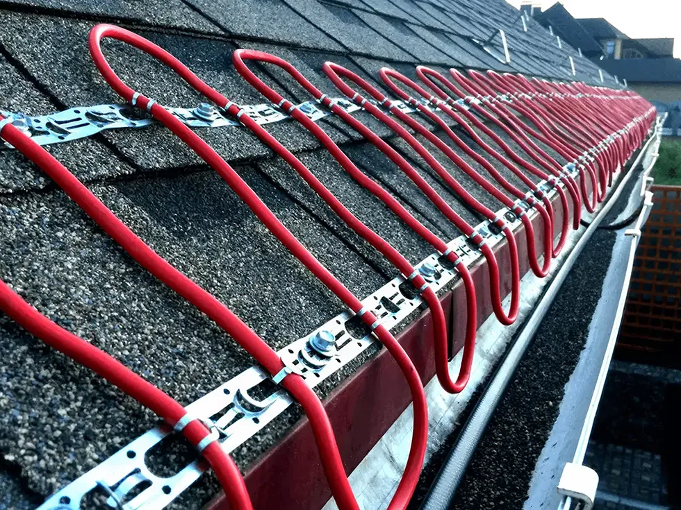 Bu sistemler, kış aylarında çatıda bulunan klima borularının donmasını önlemek içindir.